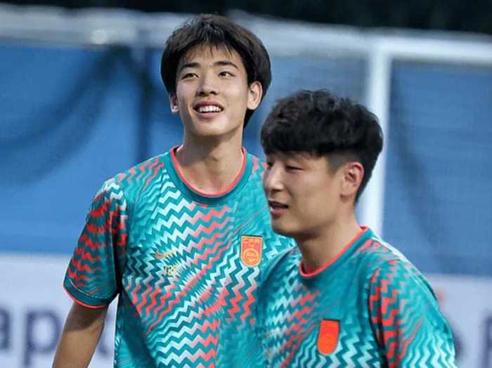 国足2比1新加坡，朱鹏宇创国际A级赛换人纪录